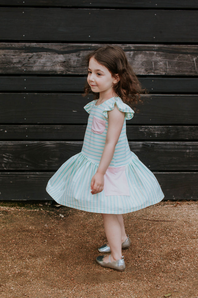 rookie Underholde Forskellige Little Girl's Pastel Mint Stripe Jersey Dress with Pink Cotton Pockets –  cuteheads